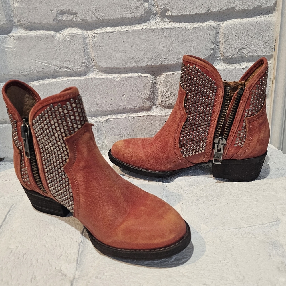 Corral Circle G Women's Stud-Embellished Ankle Boots